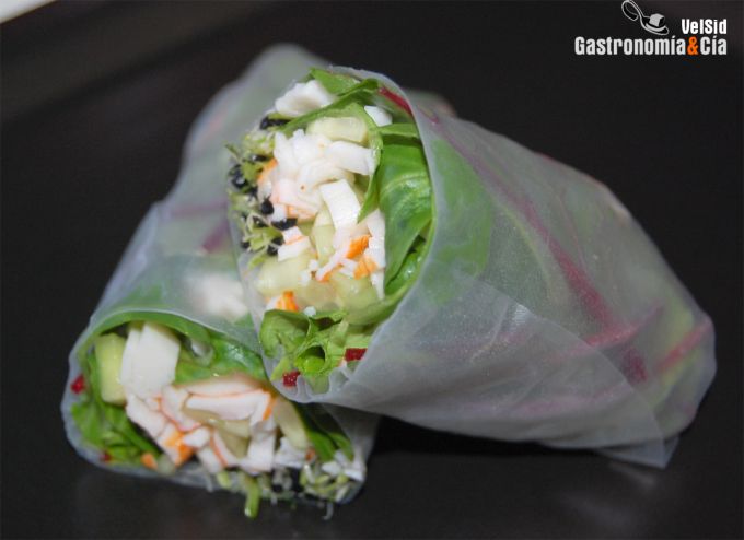 Rollitos de surimi y brotes