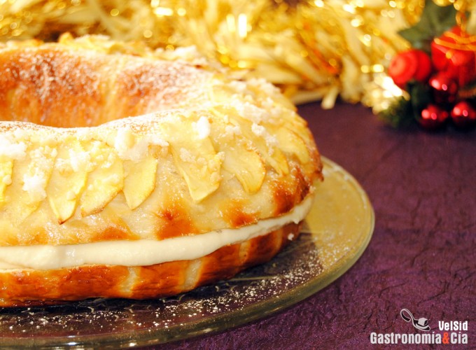 Roscón de Reyes con crema y manzana