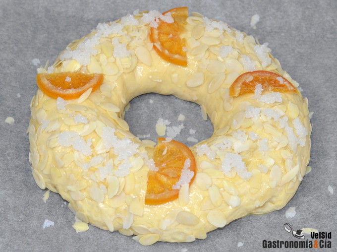 Roscón de Reyes relleno de turrón de Jijona