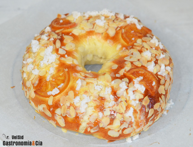 Roscón de Reyes relleno de turrón de Jijona