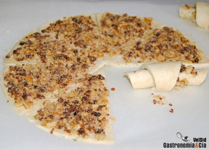 Rugelach con nueces y pasas