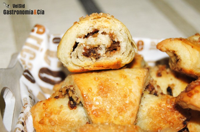 Rugelach con nueces y pasas