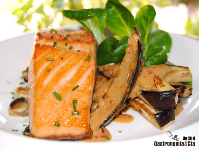 Salmón con berenjena y miso