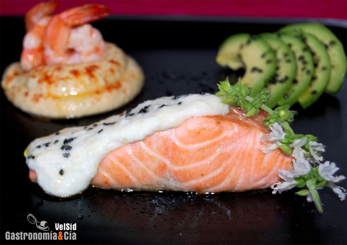 Salmón con salsa de coco y wasabi
