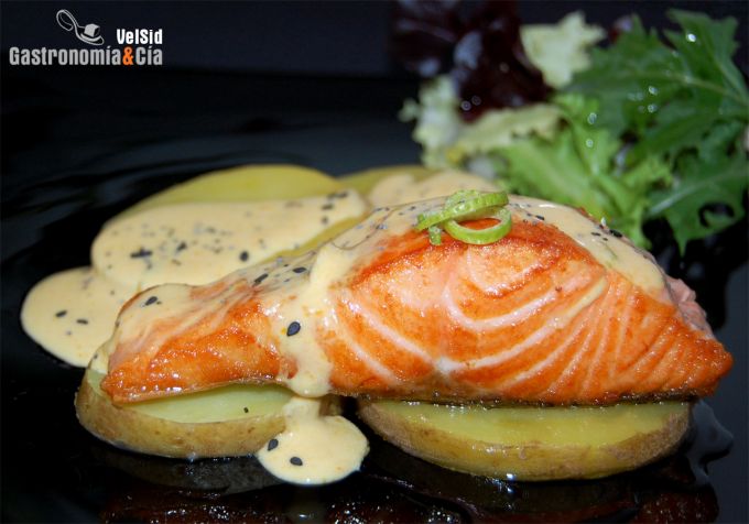 Salmón con salsa de ají amarillo