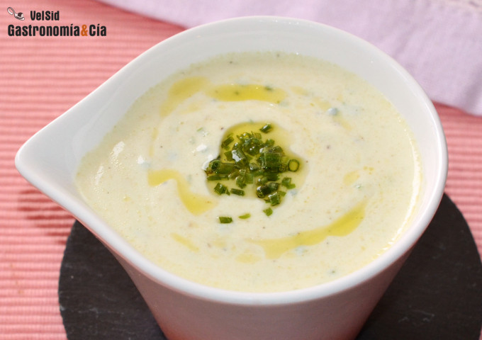 Salsa de yogur, ajo y bergamota, un aderezo para (casi)