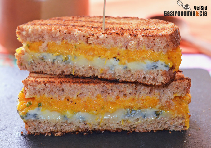 Sándwich de calabaza con queso gorgonzola