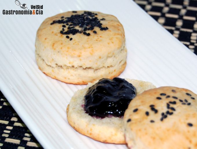 Scones con sésamo