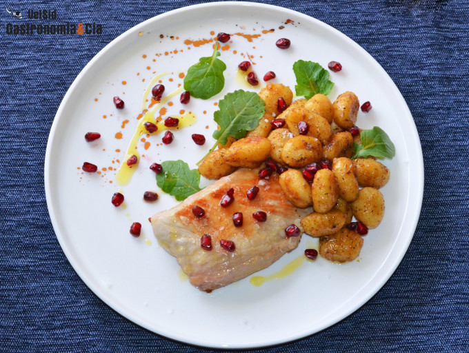 Secreto de cerdo con ñoquis a las finas hierbas, un pla