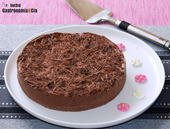Tarta semifría de queso fresco y chocolate
