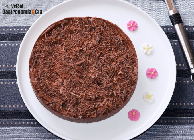 Tarta semifría de queso fresco y chocolate