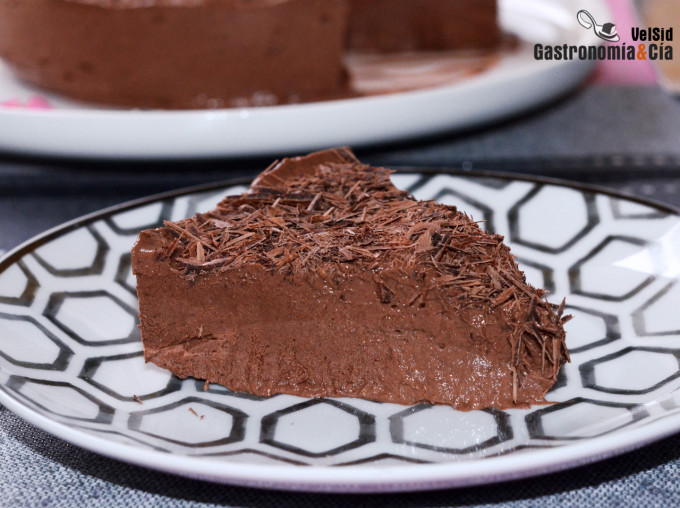 Tarta semifría de queso fresco y chocolate
