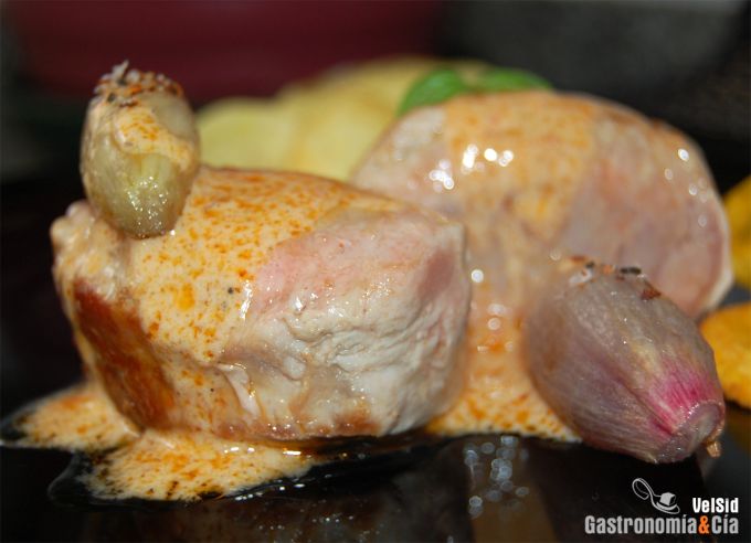 Solomillo con salsa de coco y curry rojo