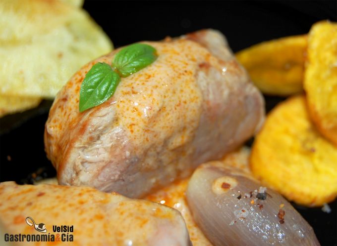 Solomillo con salsa de coco y curry rojo