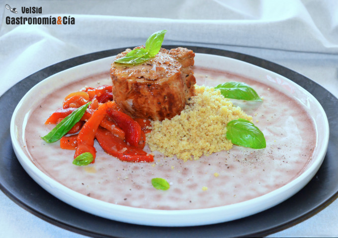 Solomillo de cerdo con pimiento escalivado y cuscús con
