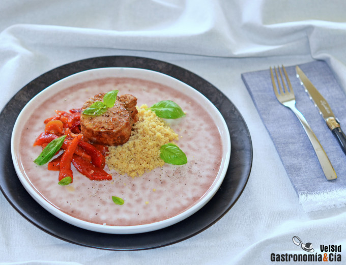 Solomillo de cerdo con pimiento escalivado y cuscús con