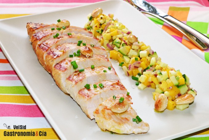 Solomillo de pavo con ensalada de mango y calabacín