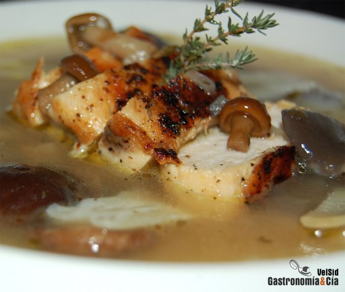 Sopa de setas y pollo