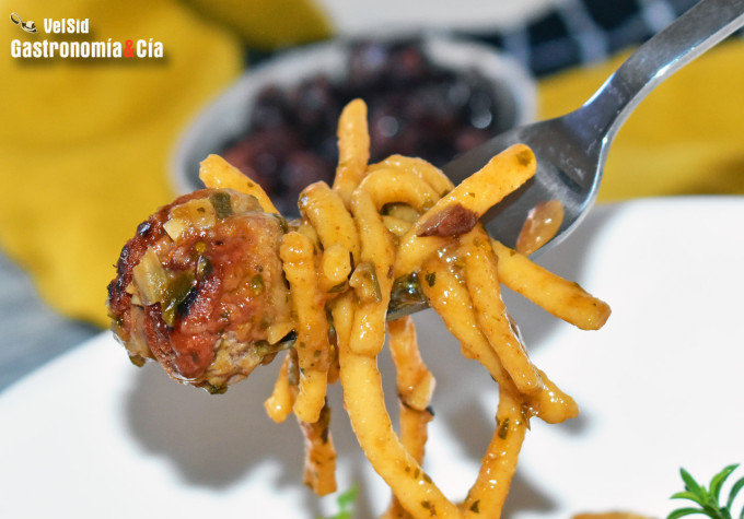 Spaetzle con butifarra y setas Portobello