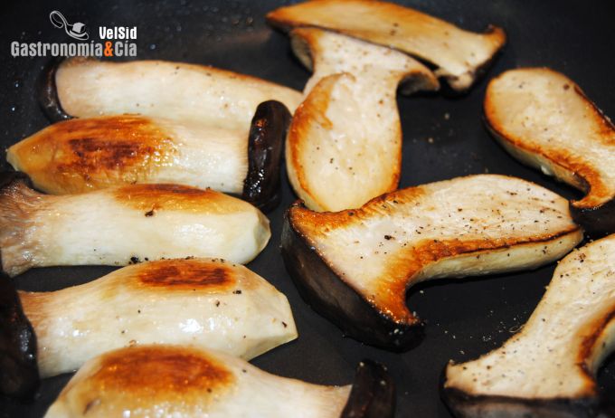 Setas de cardo con spaetzle