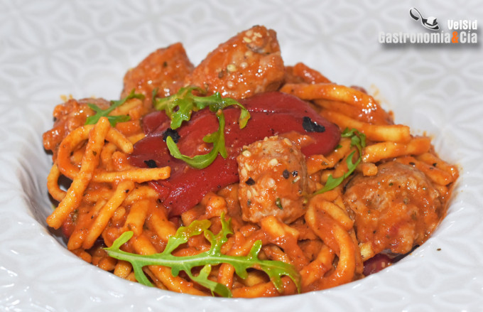 Spätzle con butifarra y pimientos