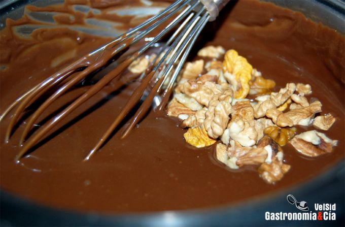 Tarta de hojaldre con ganache de chocolate y nueces