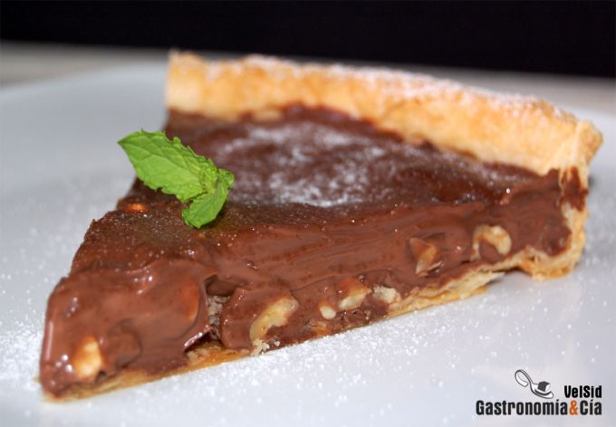 Tarta de hojaldre con ganache de chocolate y nueces