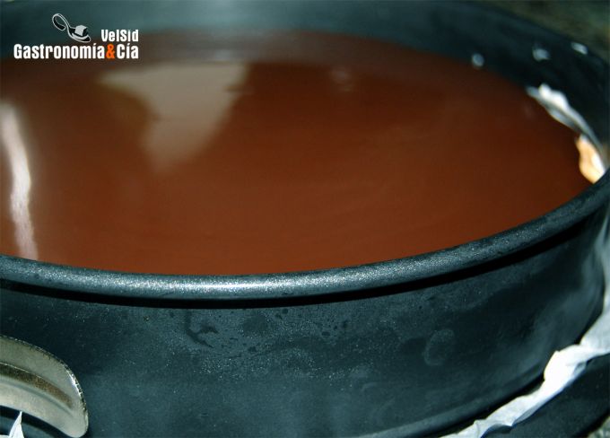 Tarta de chocolate, caramelo y nata