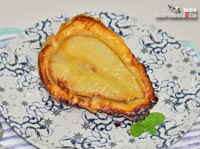 Tartaletas de pera con yogur y vainilla