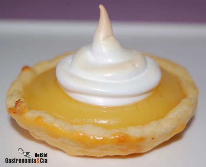 Tartaletas de crema de limón y merengue