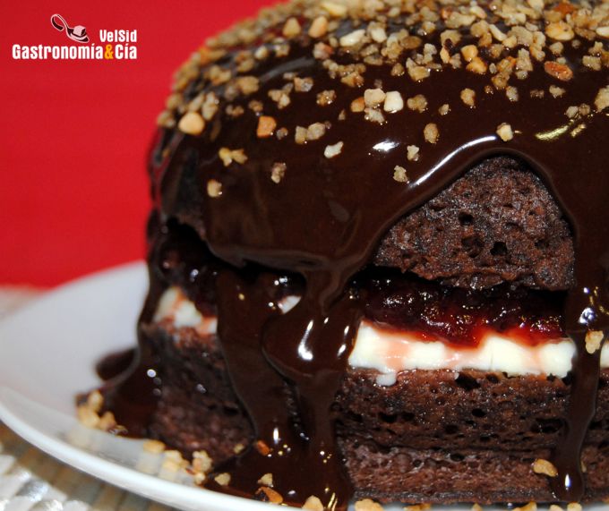 Tarta de chocolate, mascarpone y arándanos