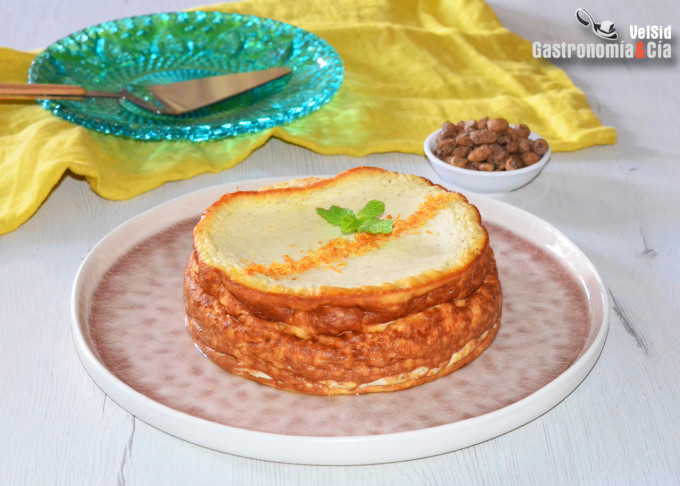 Tarta de queso al aroma de chufa y azahar