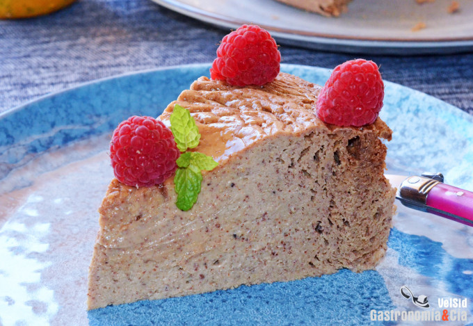 Tarta de queso y almendras tostadas
