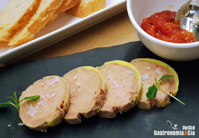 Foie gras con su compota de tomate y sus tostás