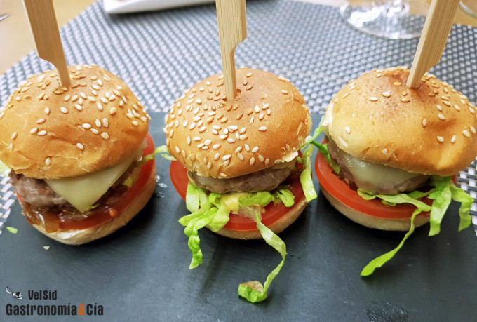Mini hamburguesa de ternera con cebolla