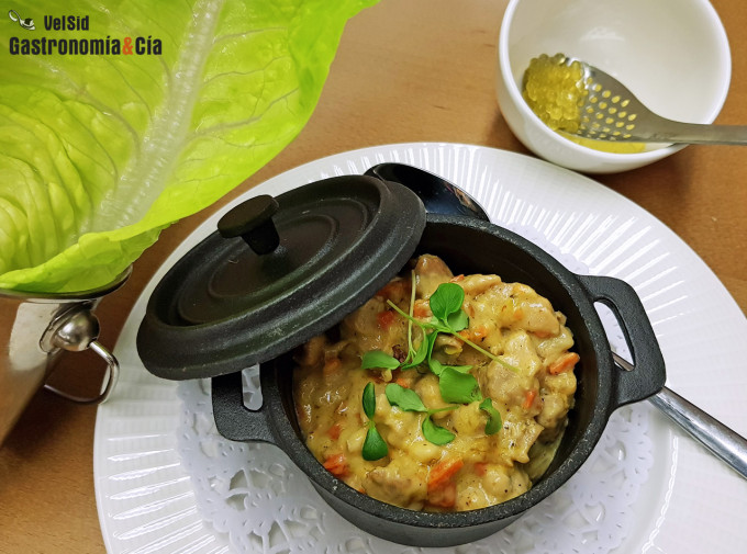 Taco de lechuga con pollo especiado