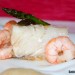 Bacalao con gambas, berenjena y romesco