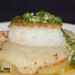Bacalao con patatas confitadas, hummus y gremolata