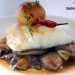 Bacalao con setas y cebollitas glaseadas
