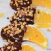Bombones de chocolate, naranja natural y sal de hibisco