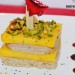 Canapé de foie gras, mango y pistachos
