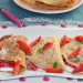 Crepes rellenos de queso, coco y mermelada de fresa