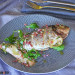 Dorada al horno con rúcula y jamón