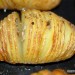 Patatas Hasselback con ajo y clavo