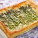 Tarta de hojaldre con espárragos y queso
