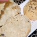 Pan de pita con semillas de sésamo y comino