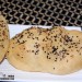 Pan de pita con semillas de sésamo y comino