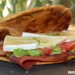 Piadina de jamón y queso brie