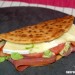 Piadina de jamón y queso brie