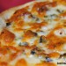 Pizza de jamón ibérico, berenjena y queso de cabra